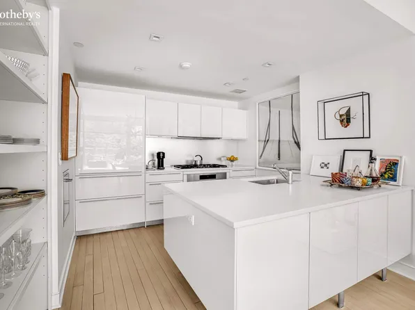 5 East 44th Street image 6 of 18