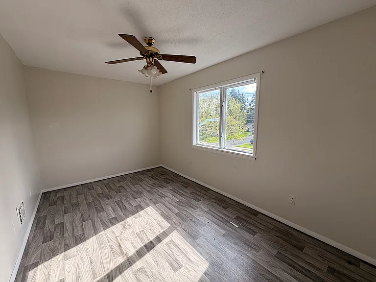 1455 Oak St — Photo 12