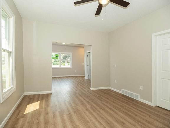 4th image of 725 East Ave
