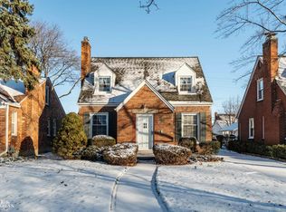 1922 Oxford Rd, Grosse Pointe Woods, MI 48236