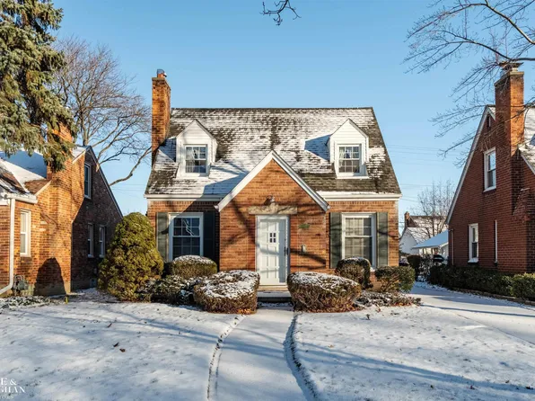 1922 Oxford Rd, Grosse Pointe Woods, MI 48236