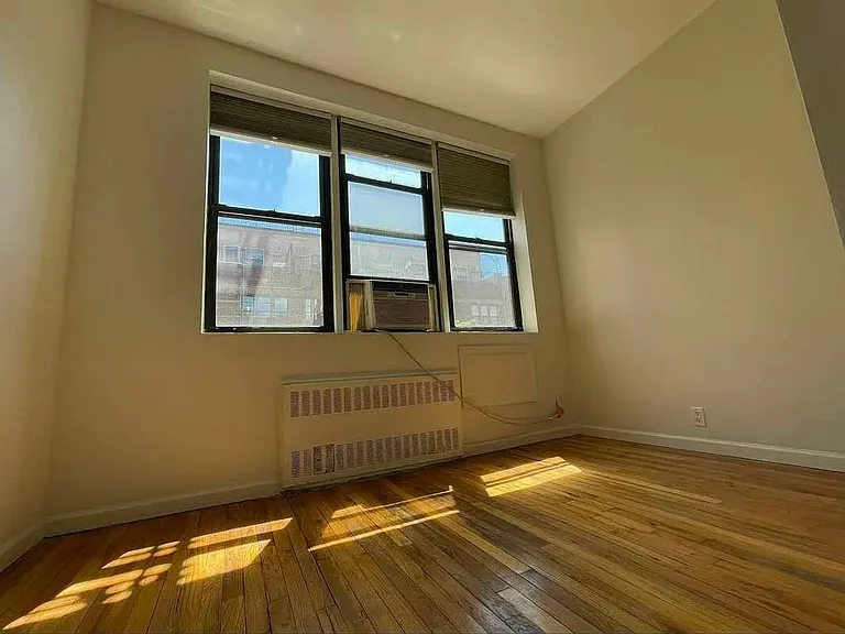 319 E 90th St #4D — Photo 1