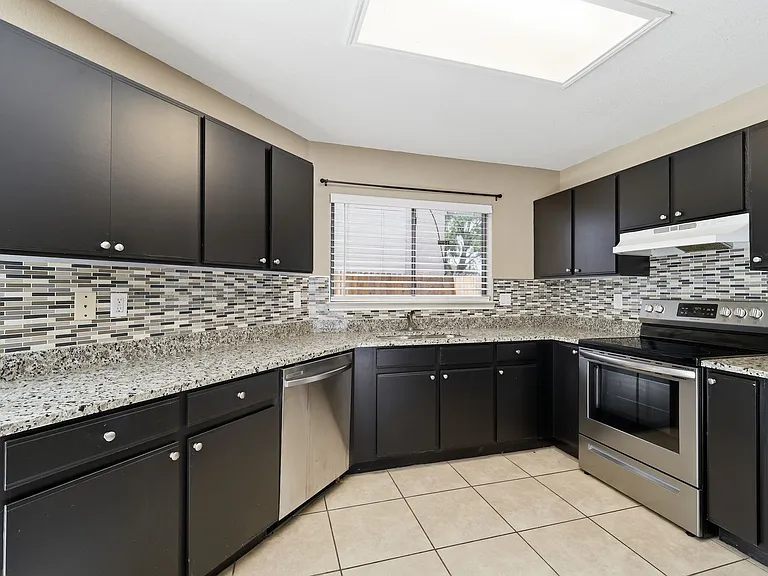 151 McLennan Oak — Photo 10
