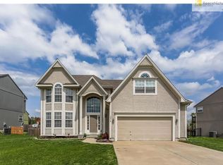 19210 W 209th Ter, Spring Hill, KS 66083