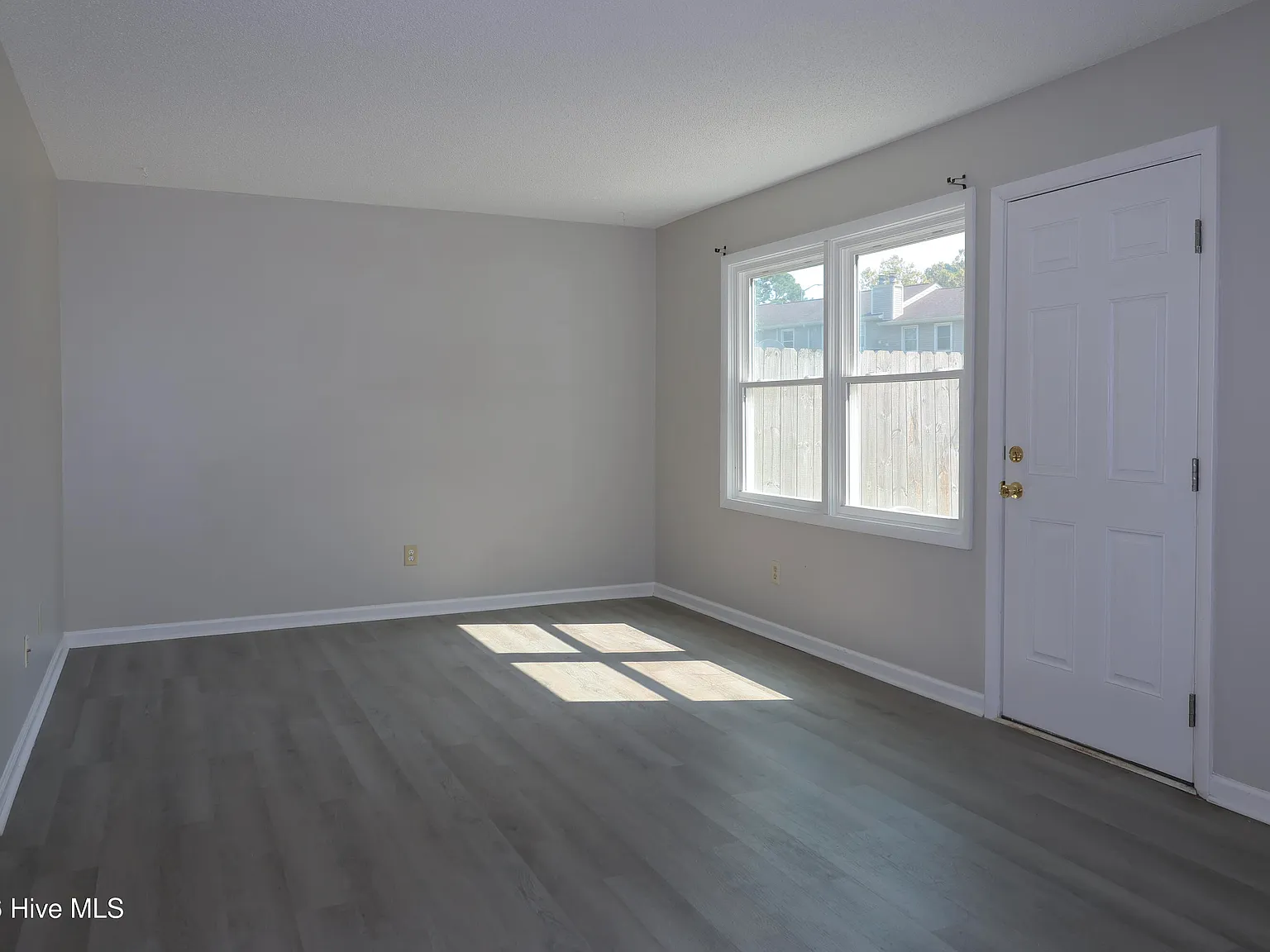 3 bed, 2.5 bath, 1166 sqft, $1,300 — Photo 4