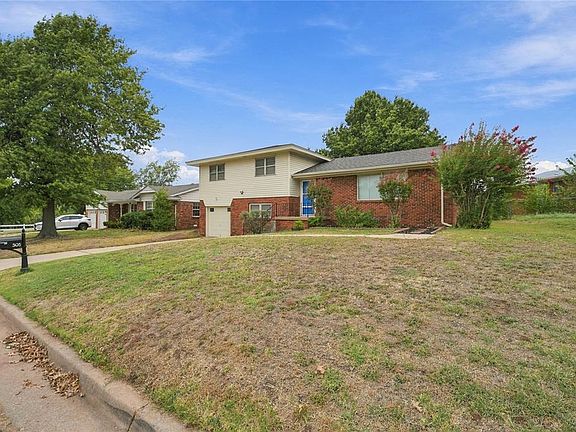 5th image of 305 Sherri Ln