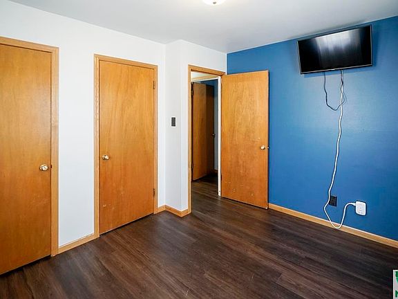 5th image of 3253 Court St