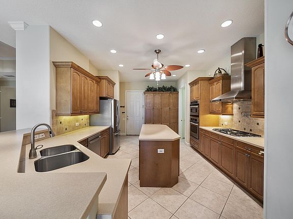5th image of 2710 Suzie Ln