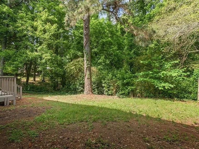 2223 Columbia Dr — Photo 38