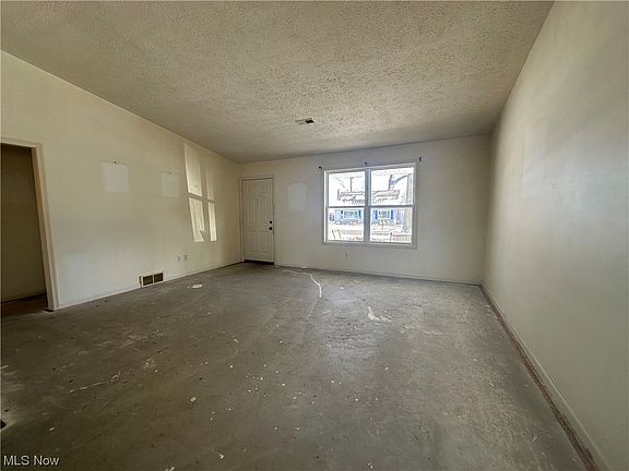 5th image of 662 Wyoming Ave