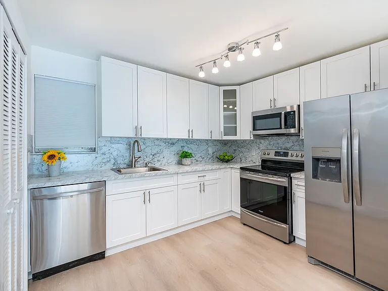 222 Madeira Ave #21 — Photo 2