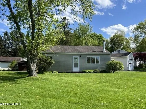 2 Danube Drive, Niskayuna, NY 12309