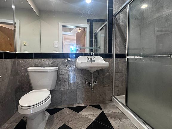 5th image of 2928 41st Ave APT 810