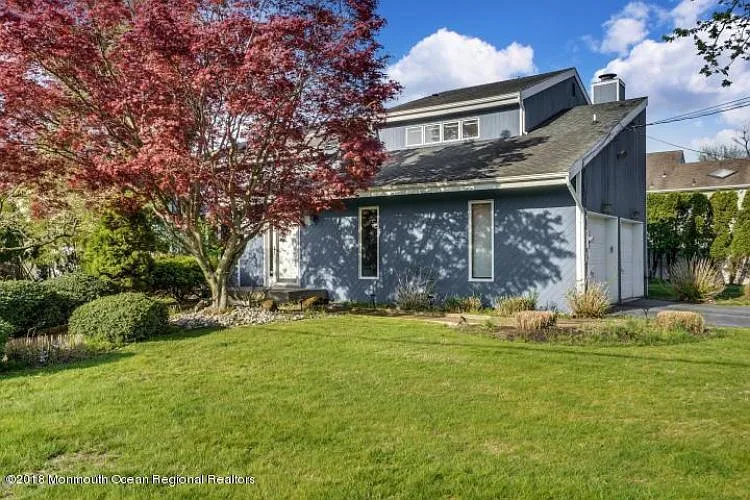 1631 Holbrook St photo 1