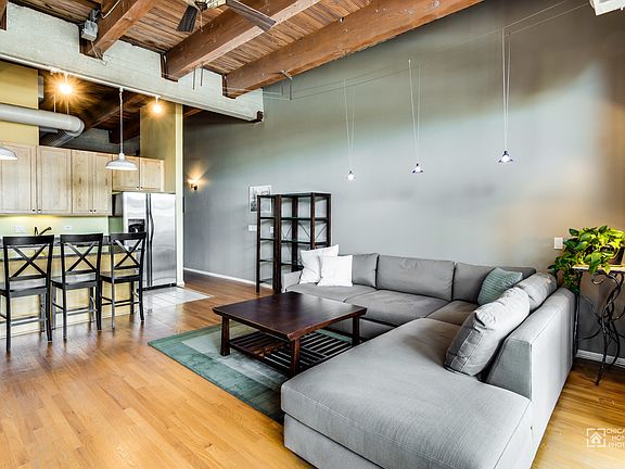5th image of 1122 W Newport Ave APT 2H