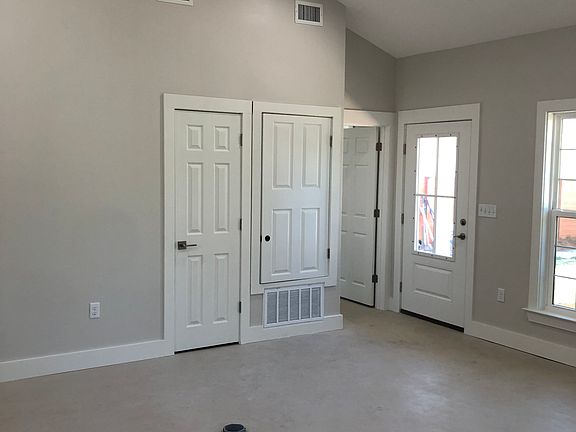 4th image of 1022 W Government St