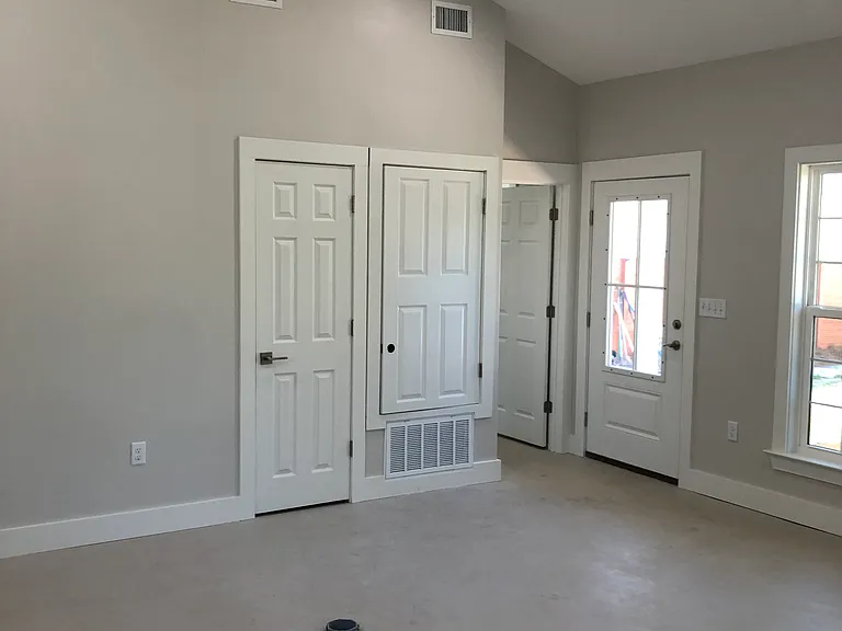 1022 W Government St — Photo 3