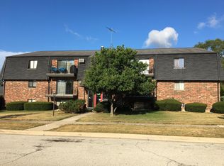 428 Cavalier Ct APT 8, Dundee, IL 60118