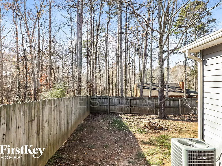 4565 Bonneville Dr — Photo 17