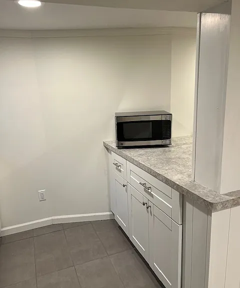 501 N Troy St — Photo 4