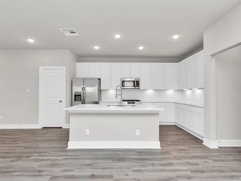 21019 Bay Village Dr #A — Photo 37