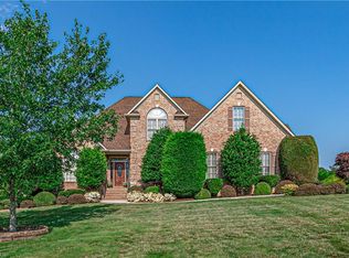 7549 Barbera Dr, Kernersville, NC 27284
