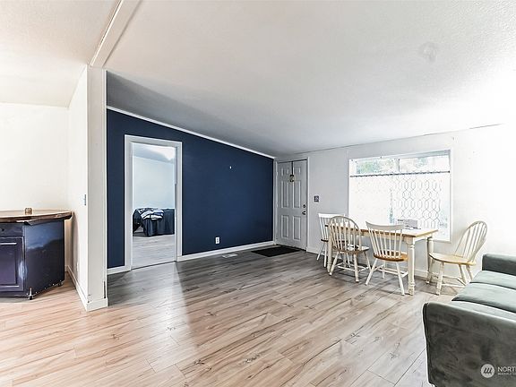 3rd image of 632 Chenois Ave NE