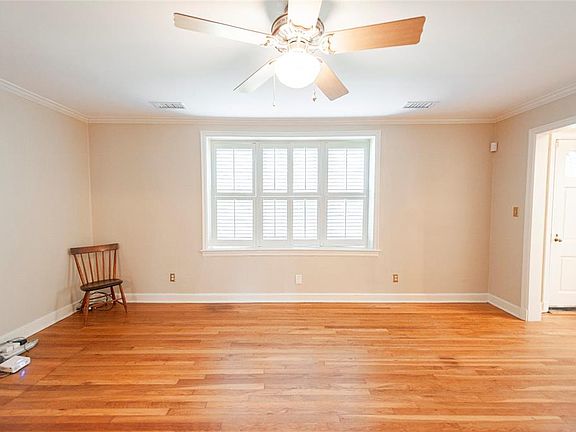5th image of 3328 Dartmouth Cir