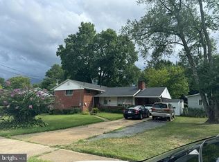 7503 Rocart Dr, Annandale, VA 22003