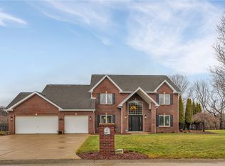 12037 Waterford Dr, North Huntingdon, PA 15642