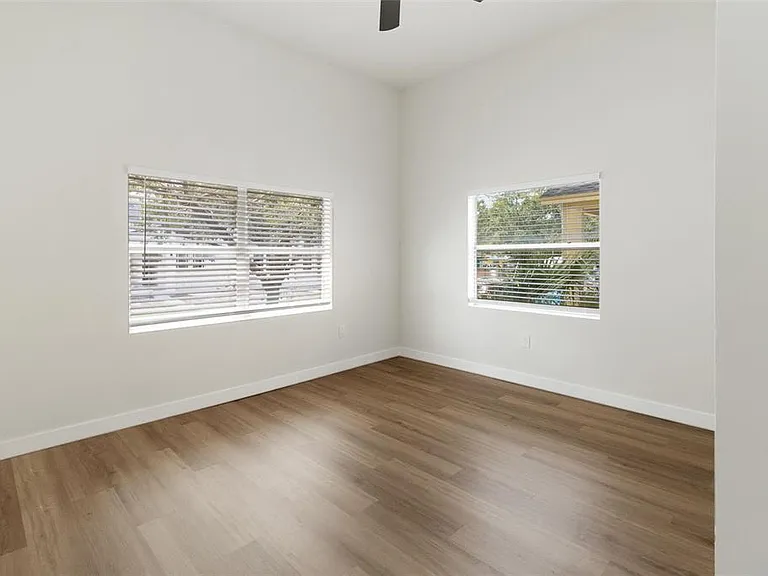 2329 W Beach St — Photo 30
