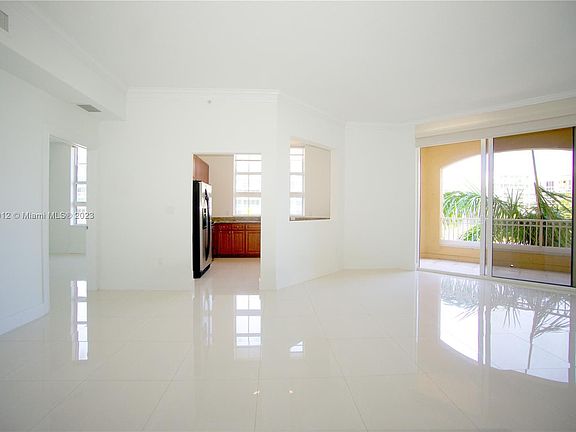 3rd image of 3001 NE 185th St APT 411