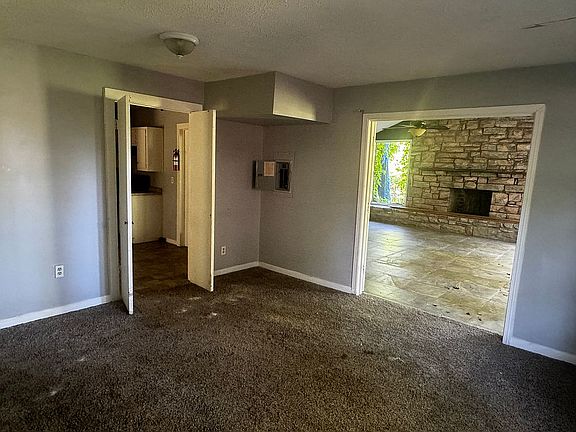 5th image of 3222 S Edgeware Rd