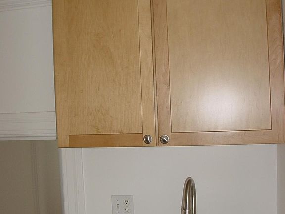 4th image of 303 Frederick St