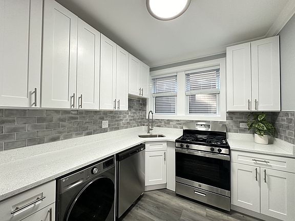 3rd image of 3823 N Greenview Ave #W2