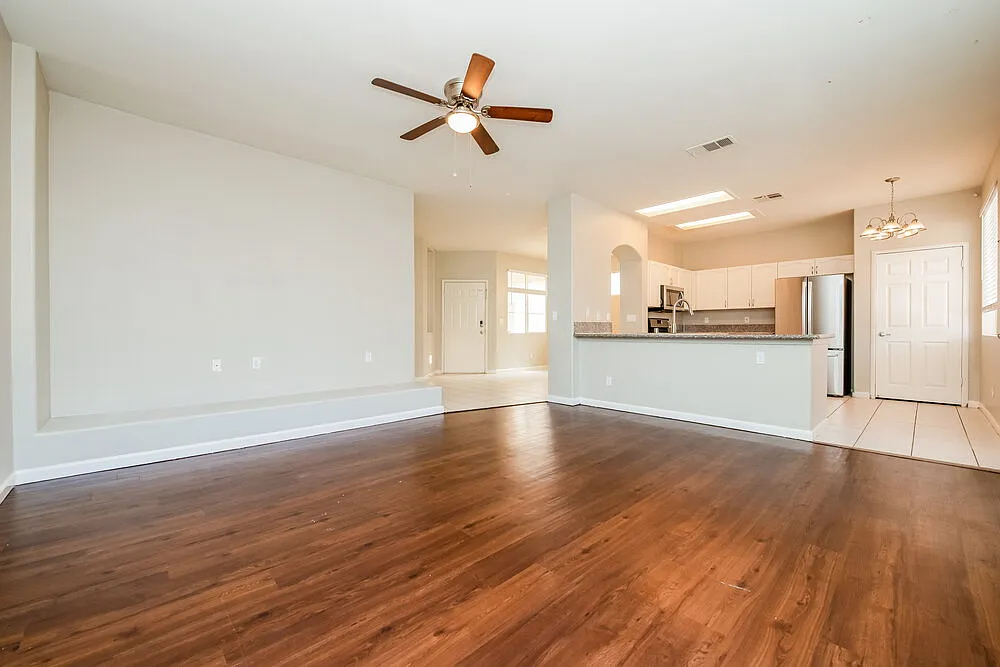 4 bed, 2.5 bath, 2103 sqft, $2,385 — Photo 4
