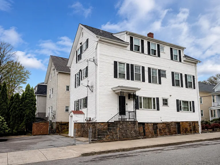 631 Walnut St #1 — Photo 14