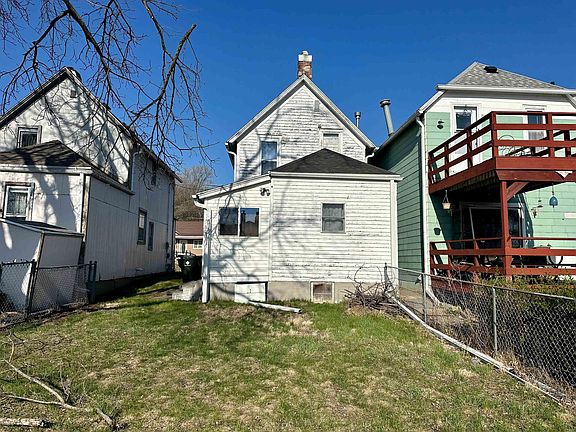 2nd image of 458 John St