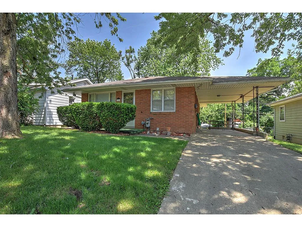 2312 W Cushing St photo 1