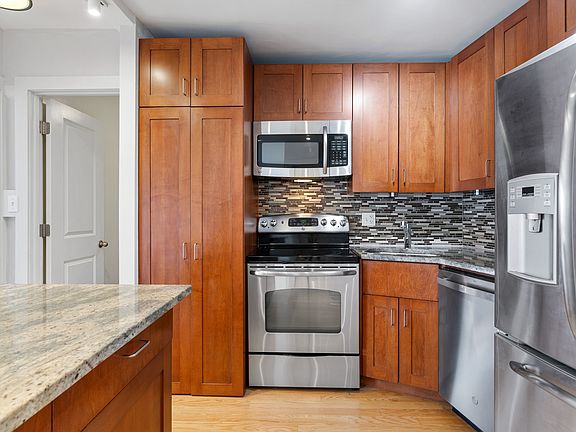 2nd image of 2930 N Sheridan Rd APT 1605