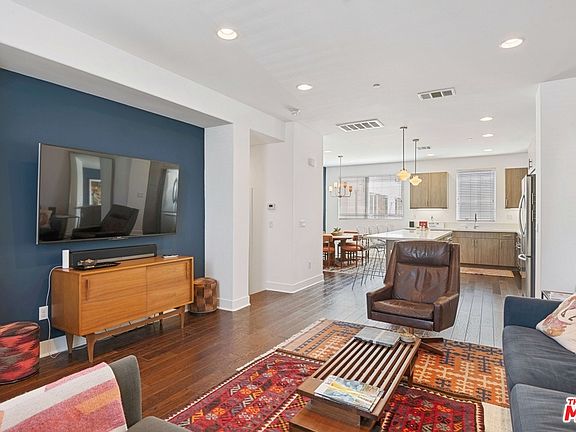 5th image of 676 N Gramercy Pl