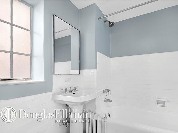 3rd image of 25 Tudor City Pl APT 1919
