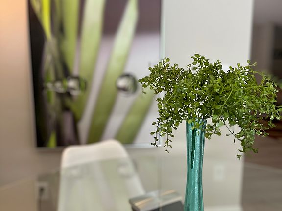 Dining area with a view to the beautiful backyard