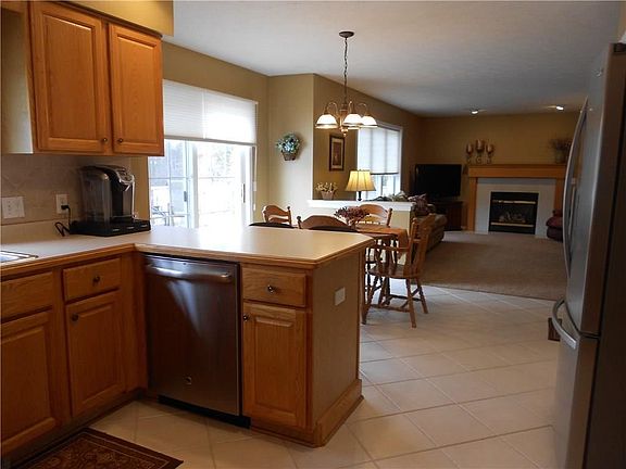3rd image of 182 Queensland Dr
