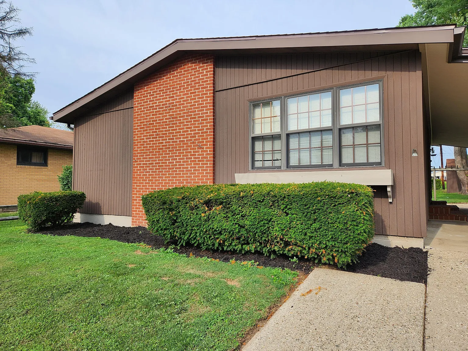 323 Devon Rd photo 1