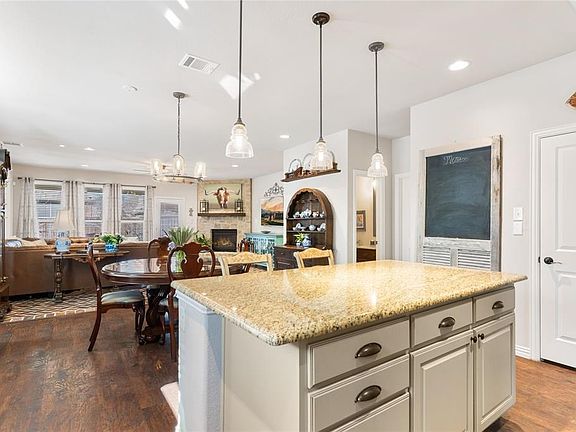 3rd image of 3207 Gerry Dr