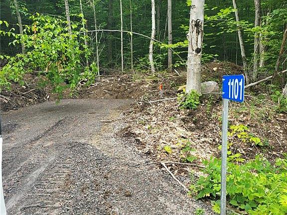 4th image of 1125 Barlochan Rd