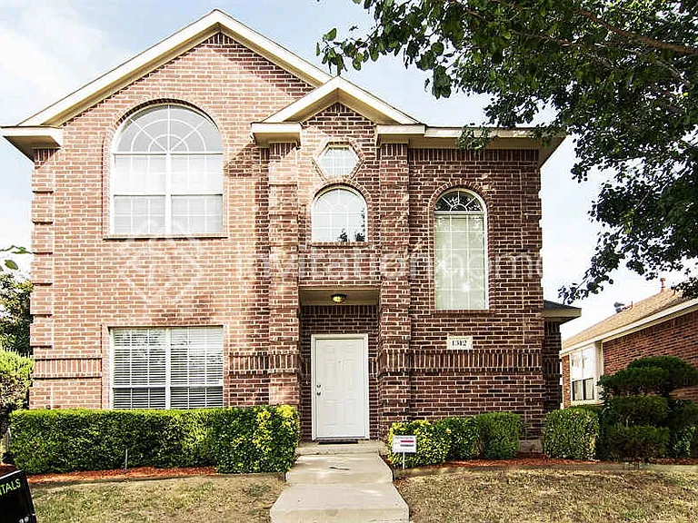 1312 W Branch Hollow Dr — Photo 1