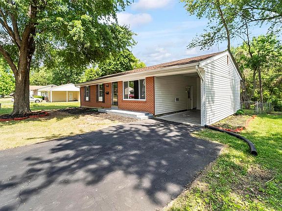 3rd image of 16 Alandale Ct