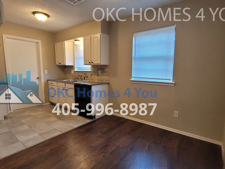 1700 Edgewood Dr — Photo 4